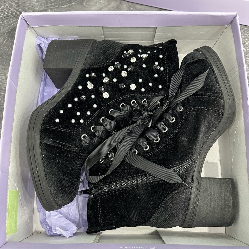 Lightly worn veera black velvet bootie by Madden girl size 7.5